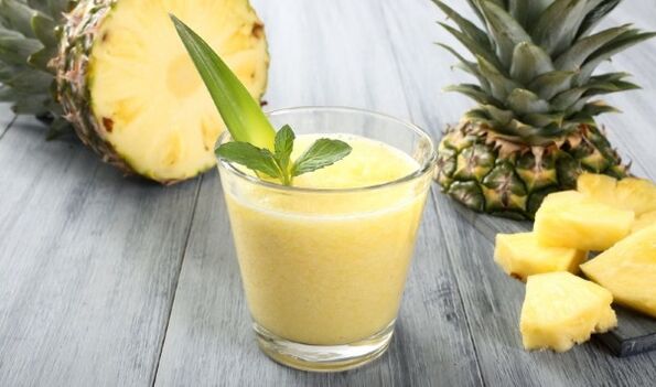 Ginger-Pineapple Smoothie effectively cleanses toxins from the body